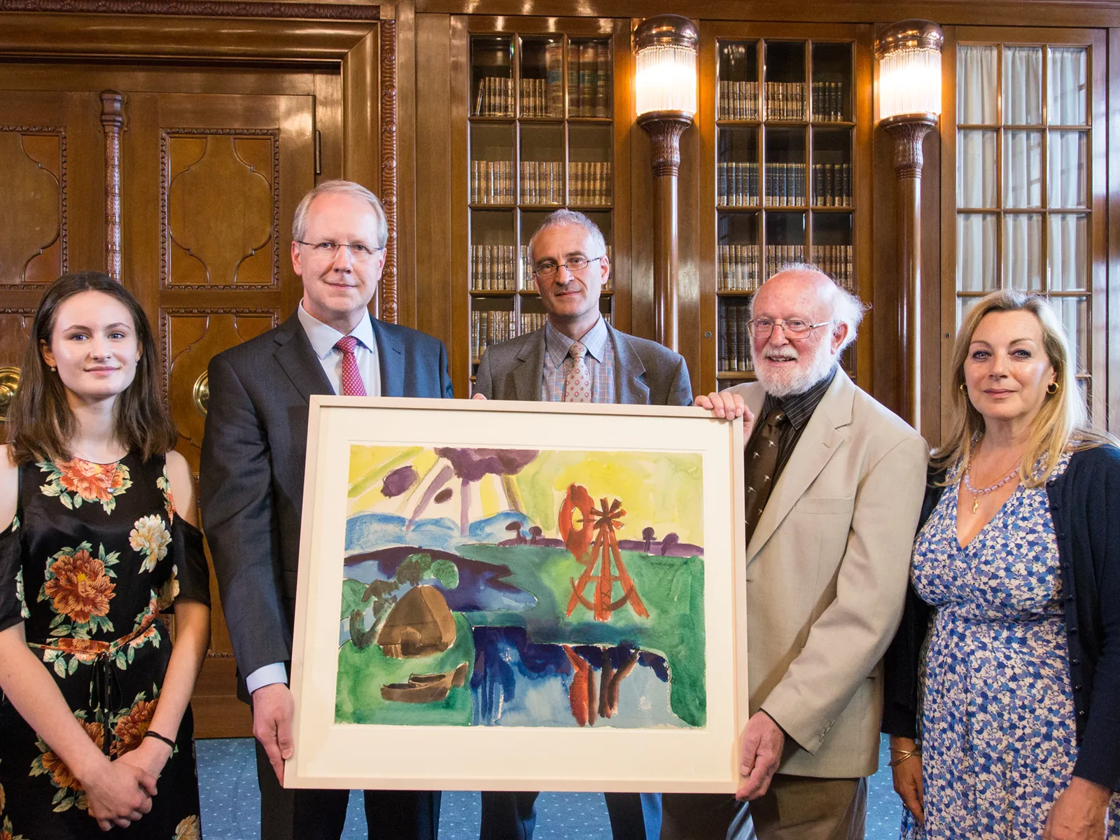 Bei der Übergabe des Aquarells: Isabella Reynolds (Tochter von James Reynolds), Oberbürgemeister Stefan Schostok, Dr. James Reynolds (Sohn von Professor Vernon Reynolds), Professor Vernon Reynolds und dessen Nichte Vivien Minto